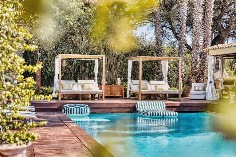 Azu051 - Elegant Provençal Estate with Sea View