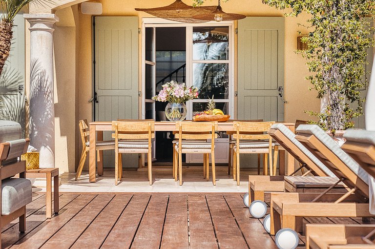 Azu051 - Elegant Provençal Estate with Sea View