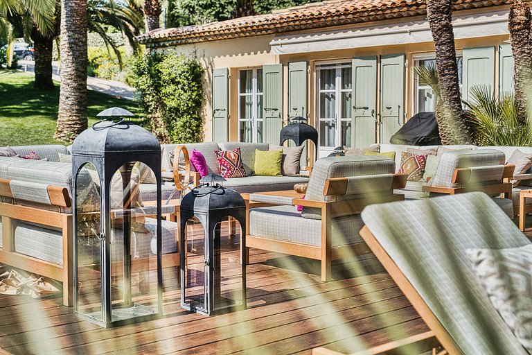 Azu051 - Elegant Provençal Estate with Sea View
