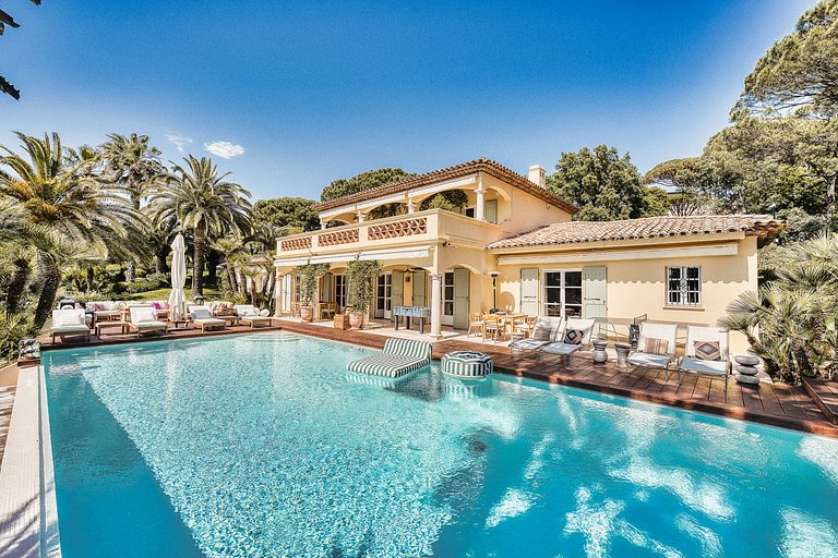 Azu051 - Elegant Provençal Estate with Sea View