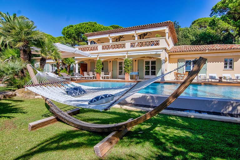 Azu051 - Elegant Provençal Estate with Sea View