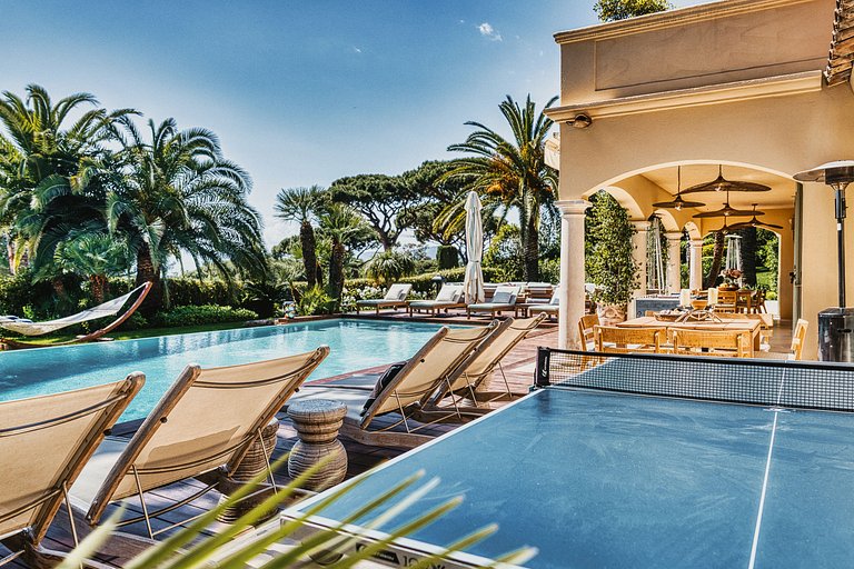 Azu051 - Elegant Provençal Estate with Sea View