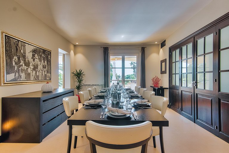Azu051 - Elegant Provençal Estate with Sea View
