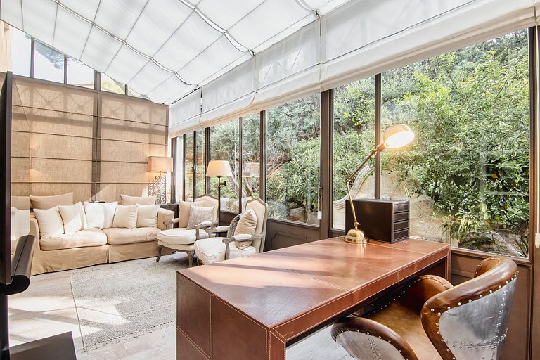 Azu051 - Elegant Provençal Estate with Sea View