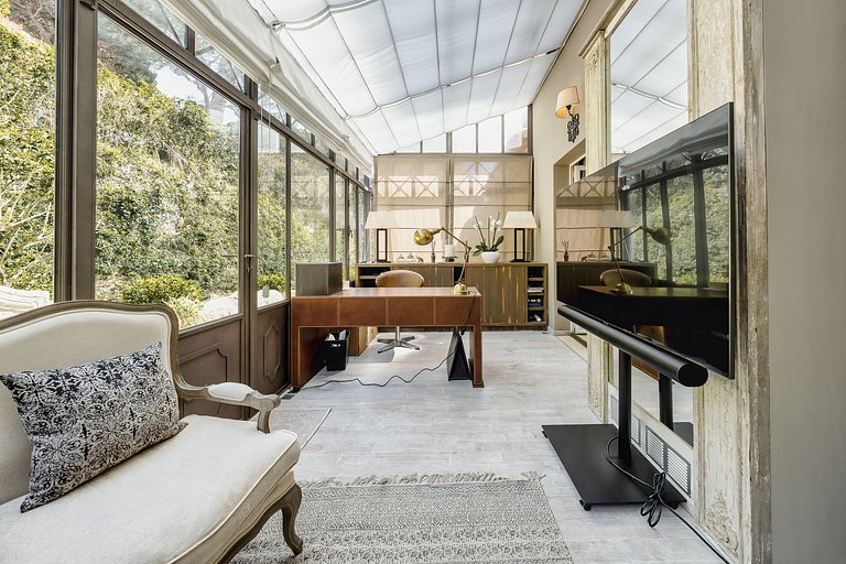 Azu051 - Elegant Provençal Estate with Sea View