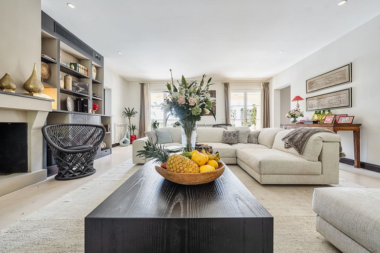 Azu051 - Elegant Provençal Estate with Sea View