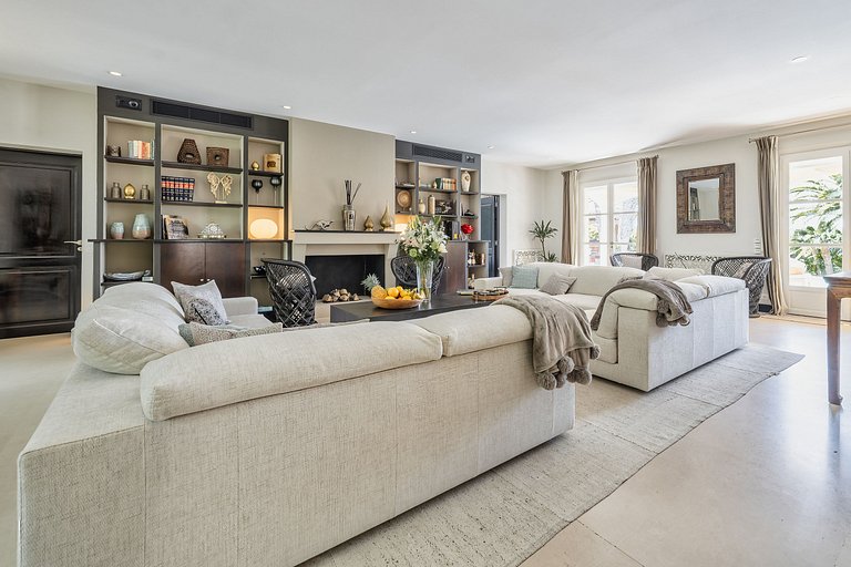 Azu051 - Elegant Provençal Estate with Sea View