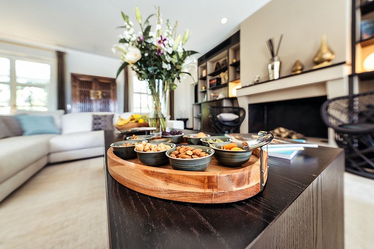 Azu051 - Elegant Provençal Estate with Sea View