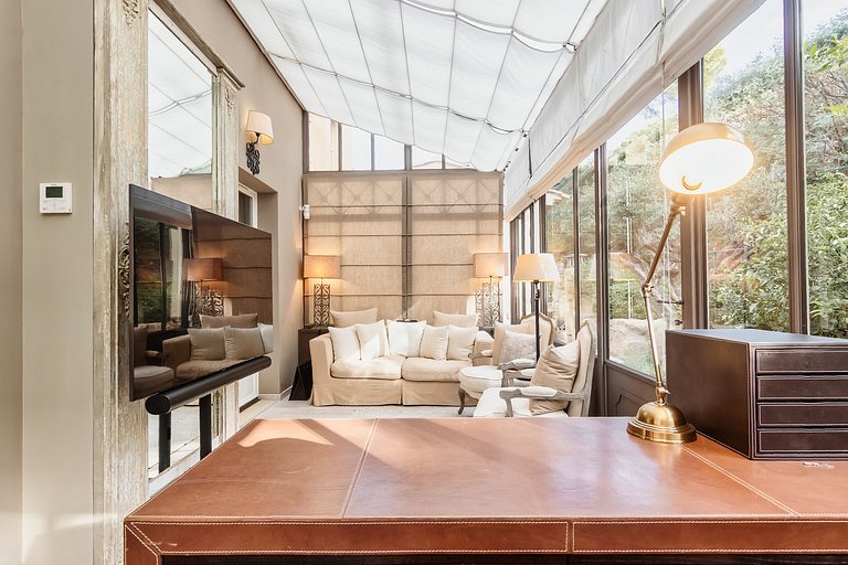 Azu051 - Elegant Provençal Estate with Sea View