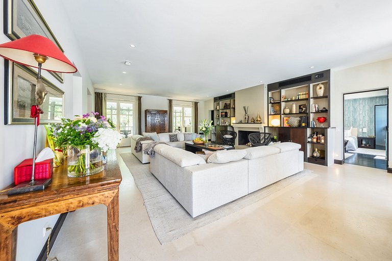 Azu051 - Elegant Provençal Estate with Sea View