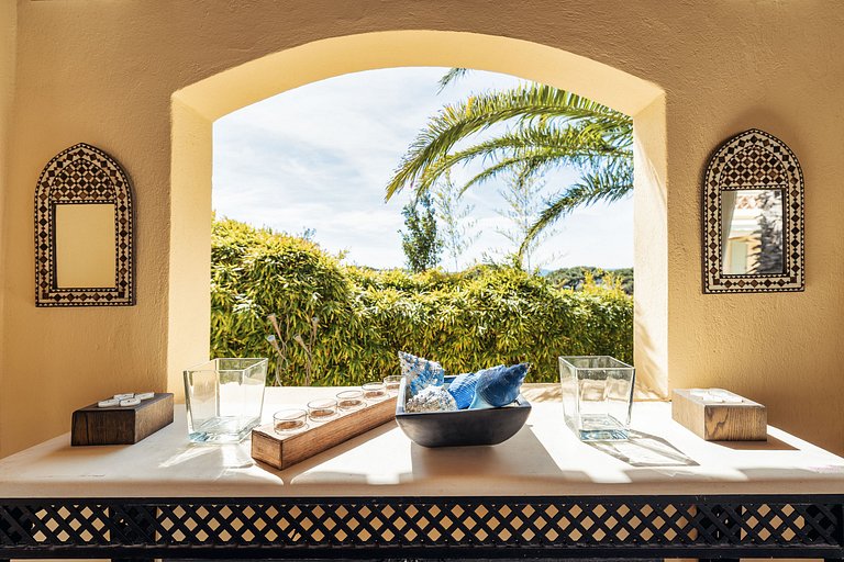 Azu051 - Elegant Provençal Estate with Sea View