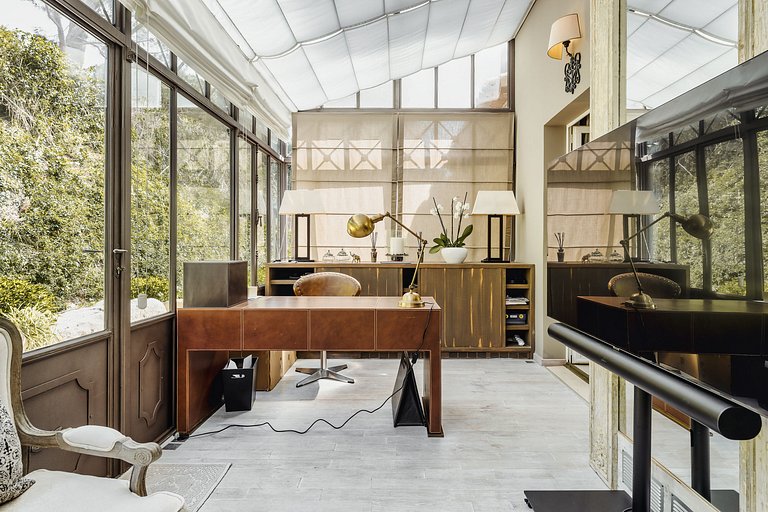 Azu051 - Elegant Provençal Estate with Sea View
