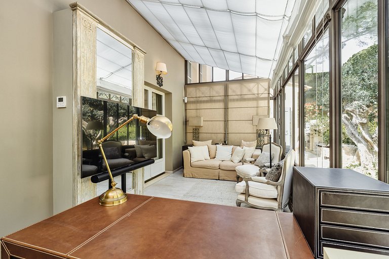 Azu051 - Elegant Provençal Estate with Sea View