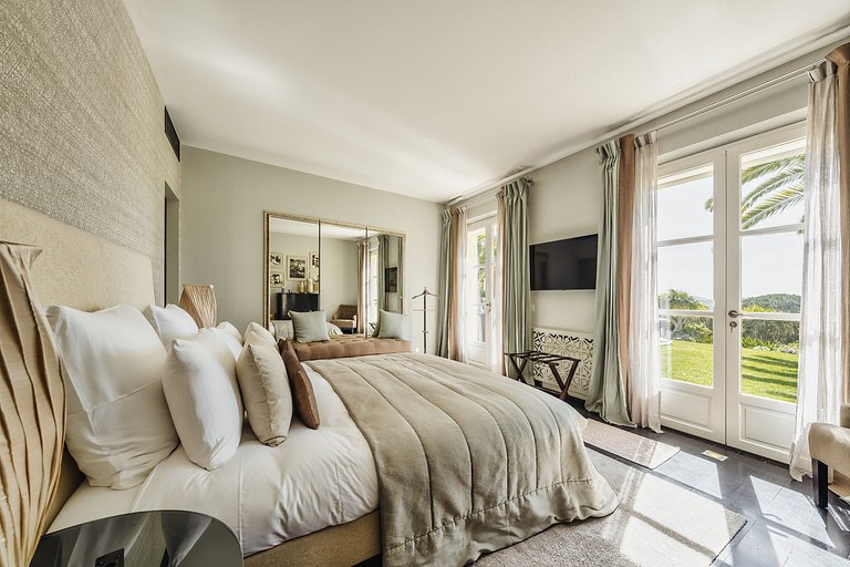 Azu051 - Elegant Provençal Estate with Sea View