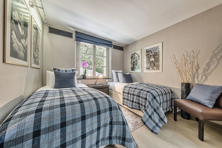 Azu051 - Elegant Provençal Estate with Sea View