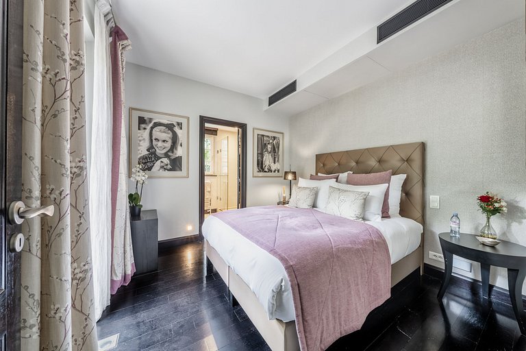 Azu051 - Elegant Provençal Estate with Sea View
