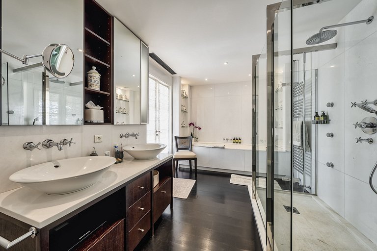Azu051 - Elegant Provençal Estate with Sea View
