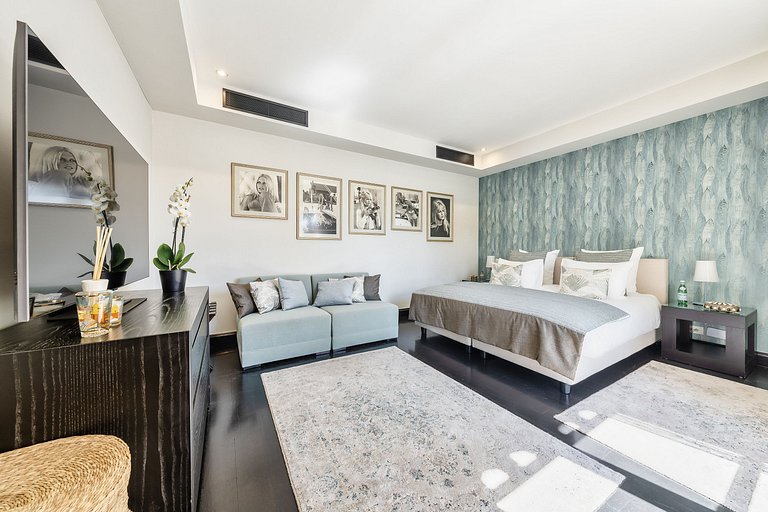 Azu051 - Elegant Provençal Estate with Sea View