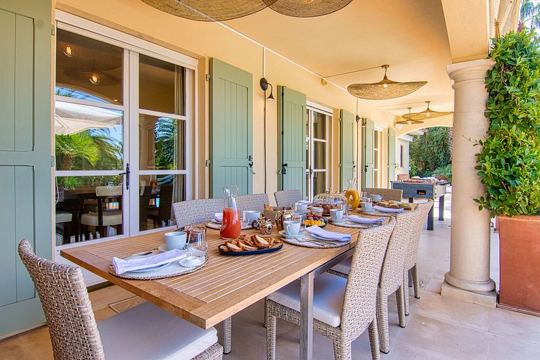 Azu051 - Elegant Provençal Estate with Sea View