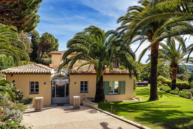 Azu051 - Elegant Provençal Estate with Sea View