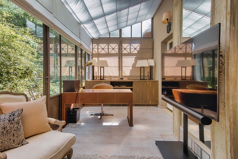 Azu051 - Elegant Provençal Estate with Sea View