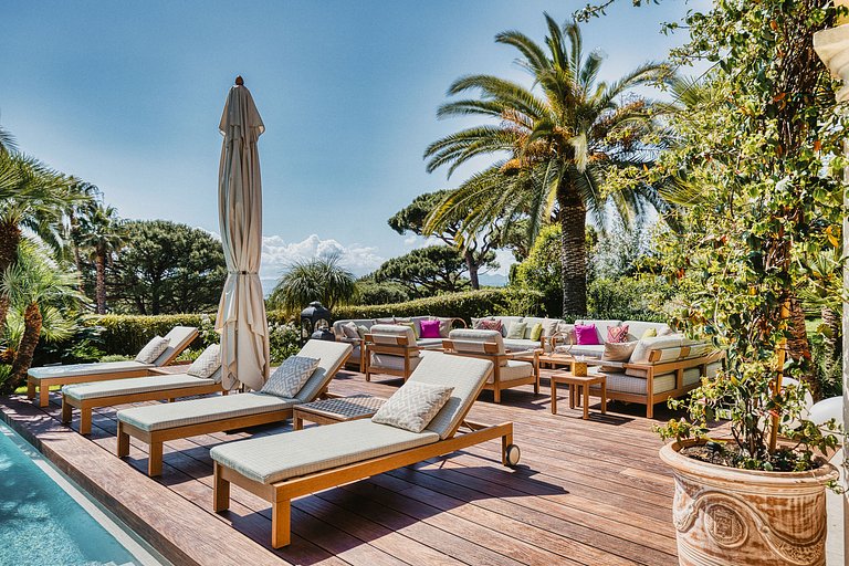 Azu051 - Elegant Provençal Estate with Sea View
