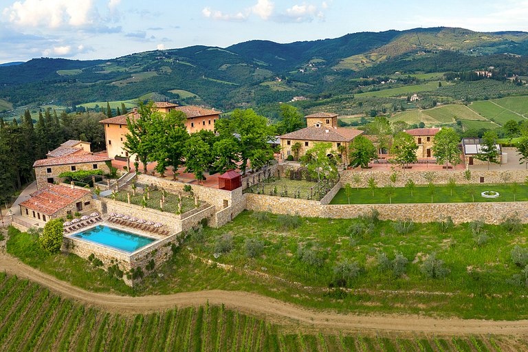 Tus019 - Timeless Elegance in the Heart of Chianti