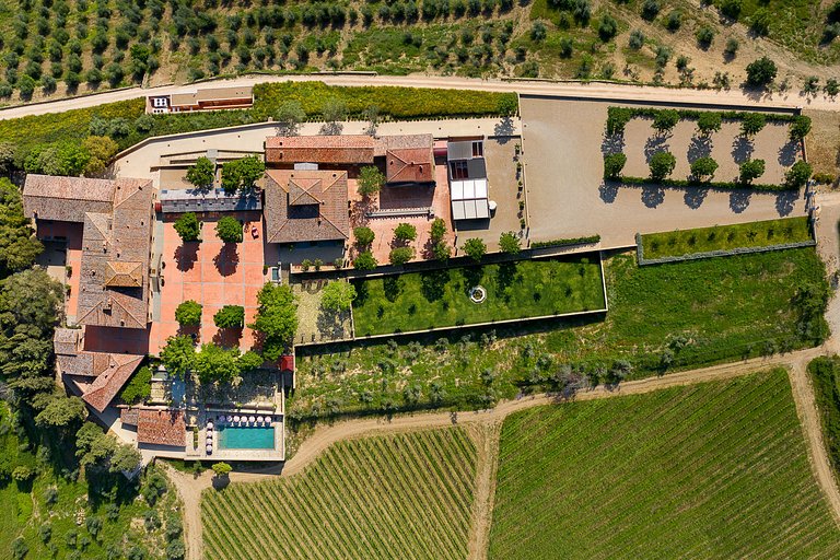 Tus019 - Timeless Elegance in the Heart of Chianti