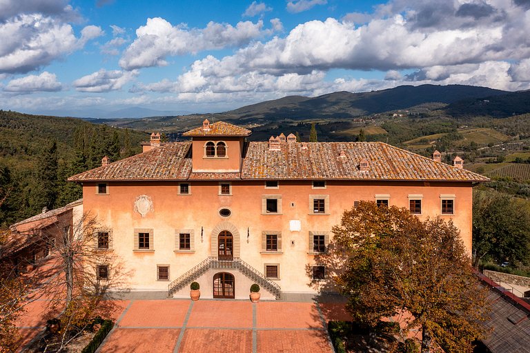 Tus019 - Timeless Elegance in the Heart of Chianti