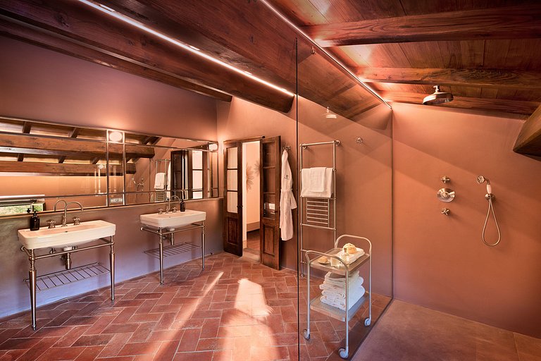 Tus019 - Timeless Elegance in the Heart of Chianti