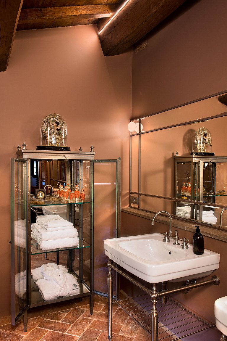Tus019 - Timeless Elegance in the Heart of Chianti