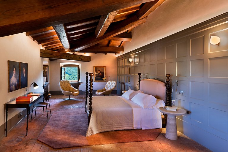 Tus019 - Timeless Elegance in the Heart of Chianti