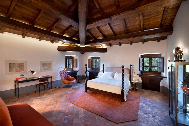 Tus019 - Timeless Elegance in the Heart of Chianti