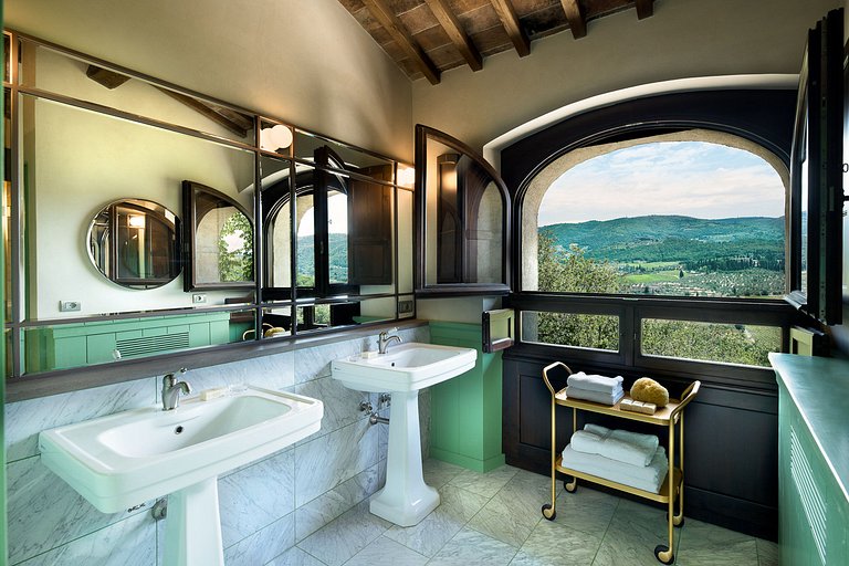 Tus019 - Timeless Elegance in the Heart of Chianti