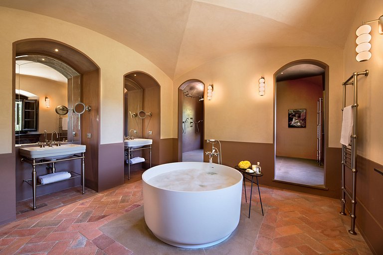 Tus019 - Timeless Elegance in the Heart of Chianti