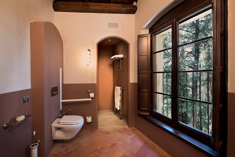 Tus019 - Timeless Elegance in the Heart of Chianti