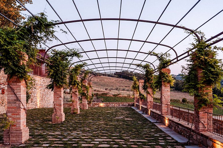 Tus019 - Timeless Elegance in the Heart of Chianti