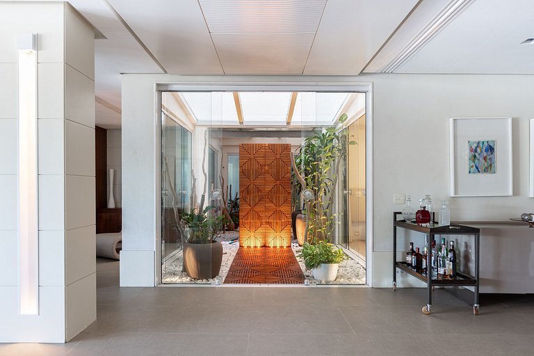 Rio432 – Sophisticated Oceanfront in Ipanema