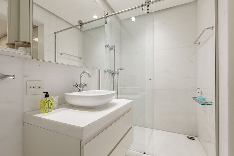 Rio432 – Sophisticated Oceanfront in Ipanema