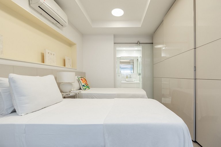 Rio432 – Sophisticated Oceanfront in Ipanema