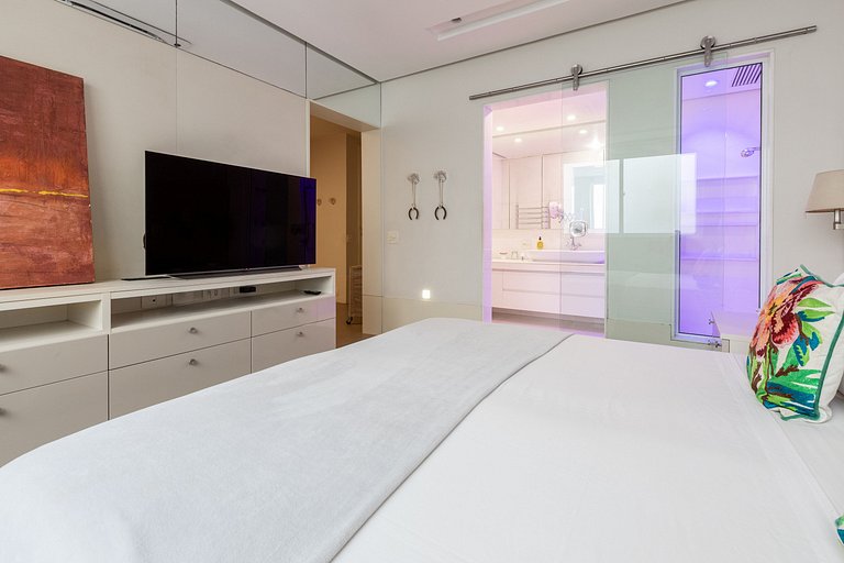 Rio432 – Sophisticated Oceanfront in Ipanema