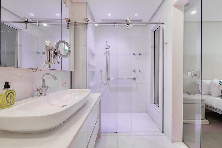 Rio432 – Sophisticated Oceanfront in Ipanema