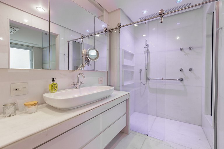 Rio432 – Sophisticated Oceanfront in Ipanema