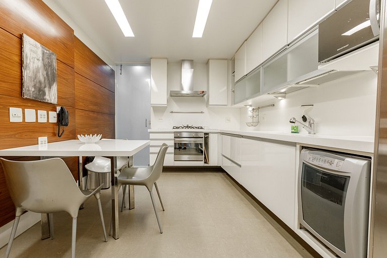 Rio432 – Sophisticated Oceanfront in Ipanema