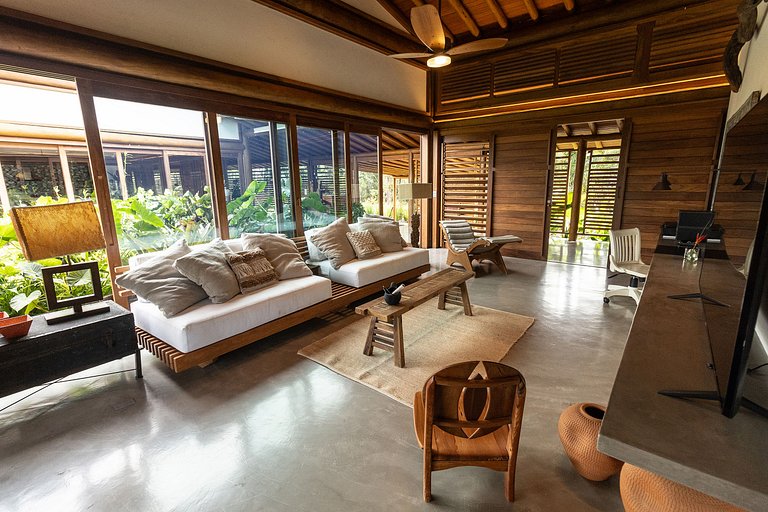 Bah179 - Villa integrada al bosque y vista al mar.