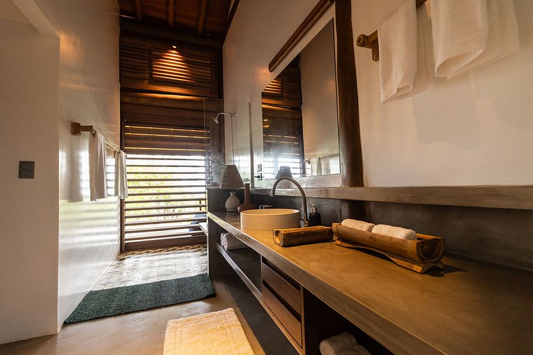 Bah179 - Villa integrada al bosque y vista al mar.