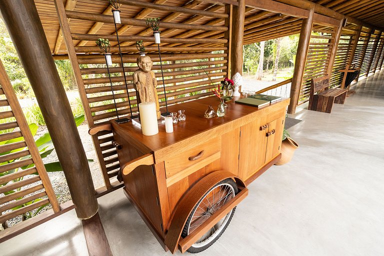 Bah179 - Villa integrada al bosque y vista al mar.