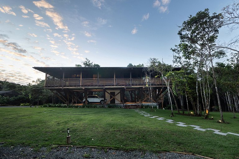 Bah179 - Villa integrada al bosque y vista al mar.
