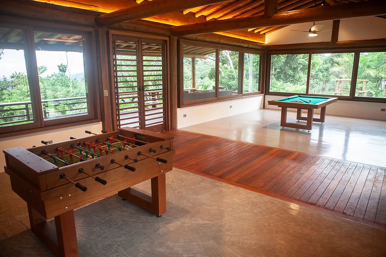 Bah179 - Villa integrada al bosque y vista al mar.