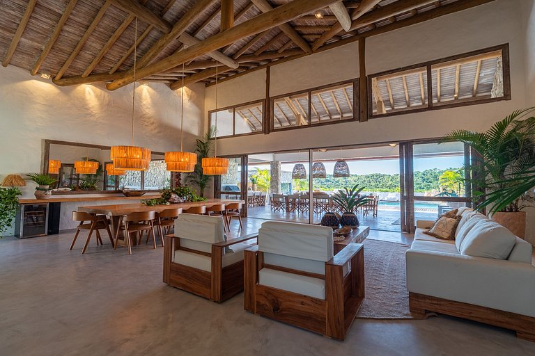 Bah074 - Imposing house over Trancoso River valley